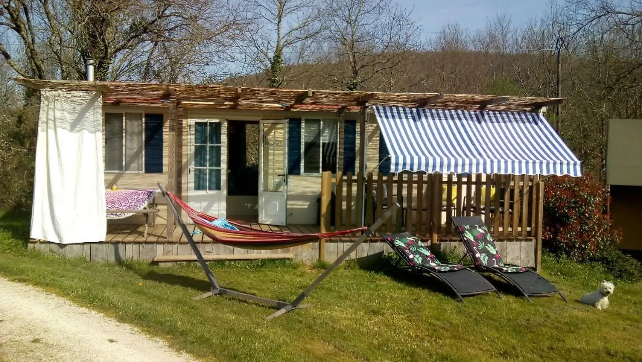 Restyled Cosy Mobil Home Les Arbres Montclera France